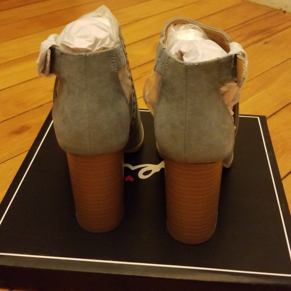 *SZ "10.5" LEFT-price firm* Open Toe Heeled Bootie - Picture 5 of 6